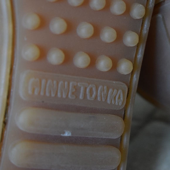 Minnetonka mocasin/ ankle booties - Picture 5 of 8